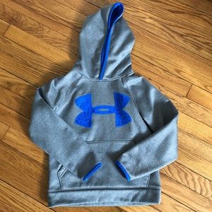 Boys Under Armour sweatshirt.